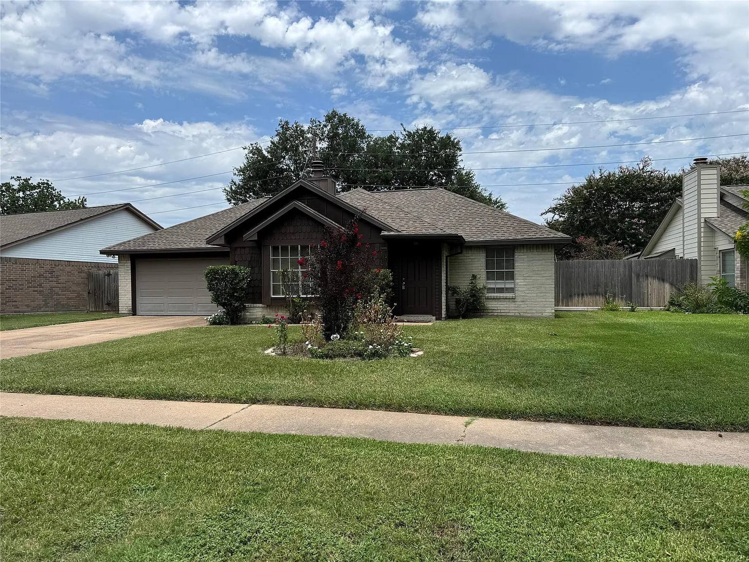 3 bed, 2.0 bath, 1142 sqft, $1,695 — Photo 2