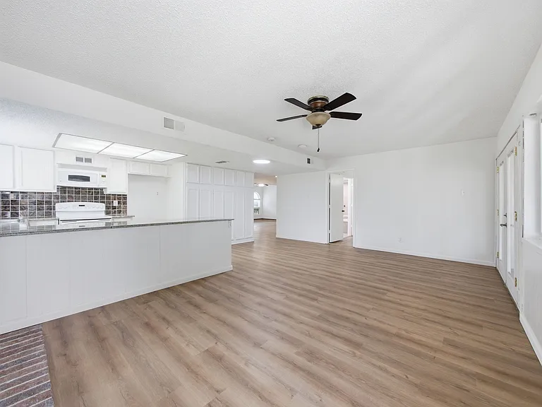 2813 Countess Dr — Photo 8