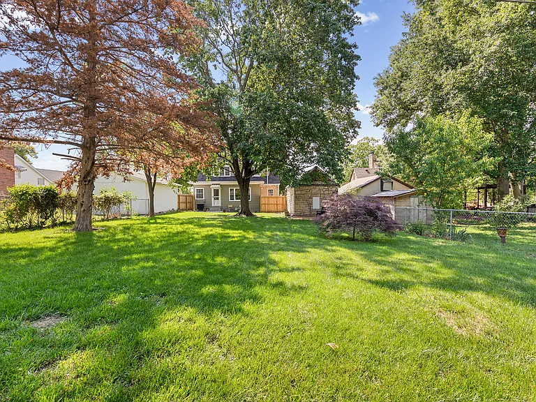 1936 Hayselton Dr — Photo 38