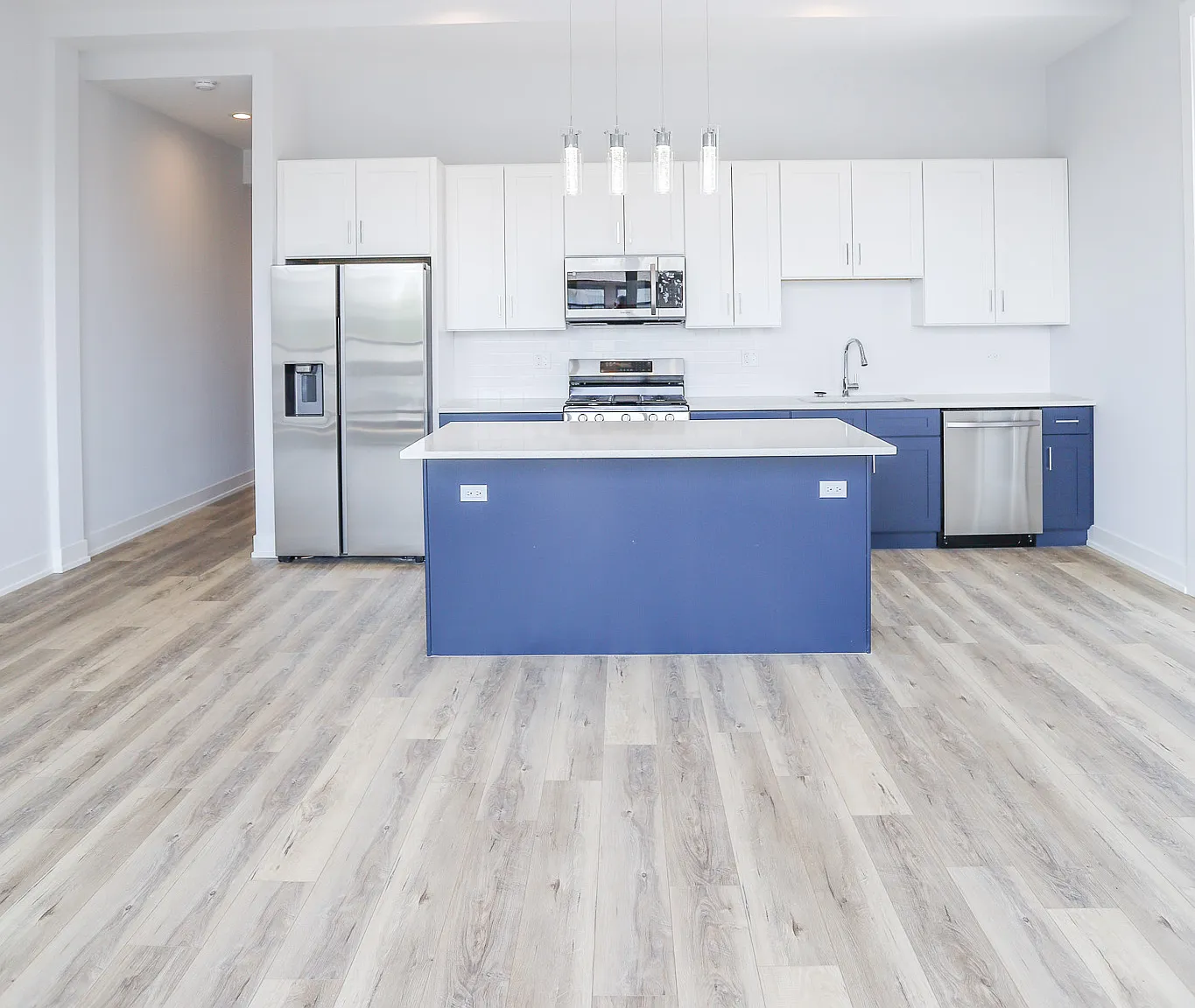 2 bed, $3,400 — Photo 1