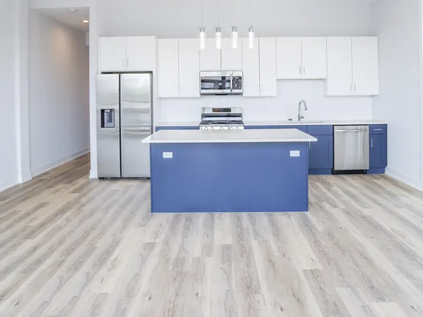 2404 W Carmen Ave #208, Chicago, IL 60625