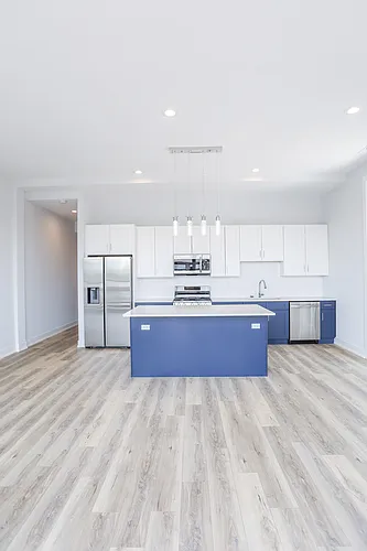 2402 W Carmen Ave #405 Photo 1