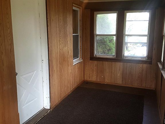 4th image of 1222 Clancy Ave