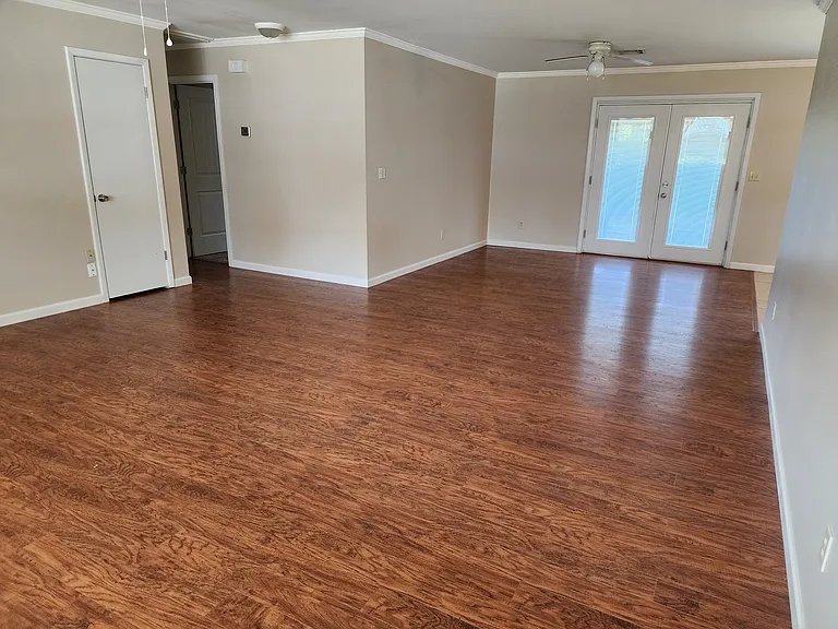 1112 N Hickory Ave — Photo 6