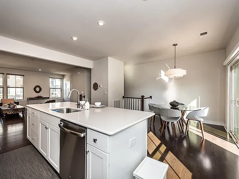 1724 Town Oak Ln — Photo 6