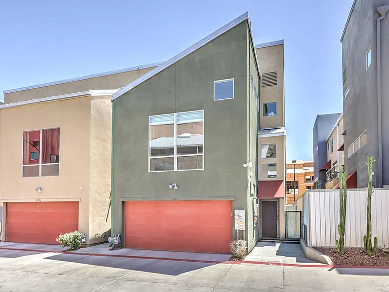 1999 Yaupon Ave — Photo 3