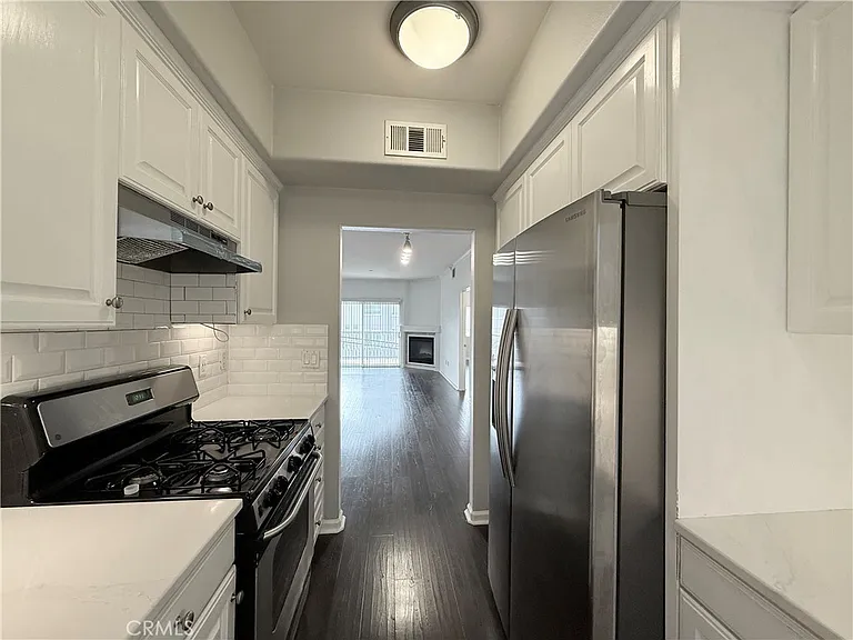 3401 S Bentley Ave #203 — Photo 2