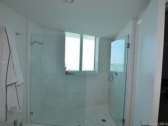 4th image of 665 NE 25th St APT 1604