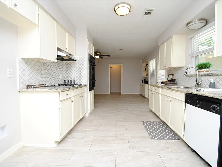 10659 Northbrook Dr — Photo 13
