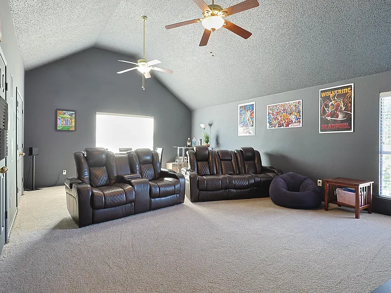 501 Halifax Ln — Photo 16