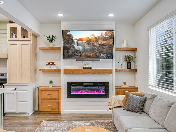 4th image of 2617 NE 115th Pl