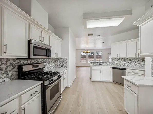 18318 Alemarble Oak St, Cypress, TX 77429