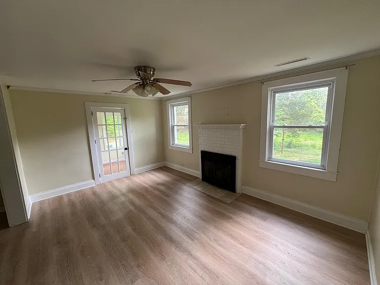 681 Combs Cir — Photo 8