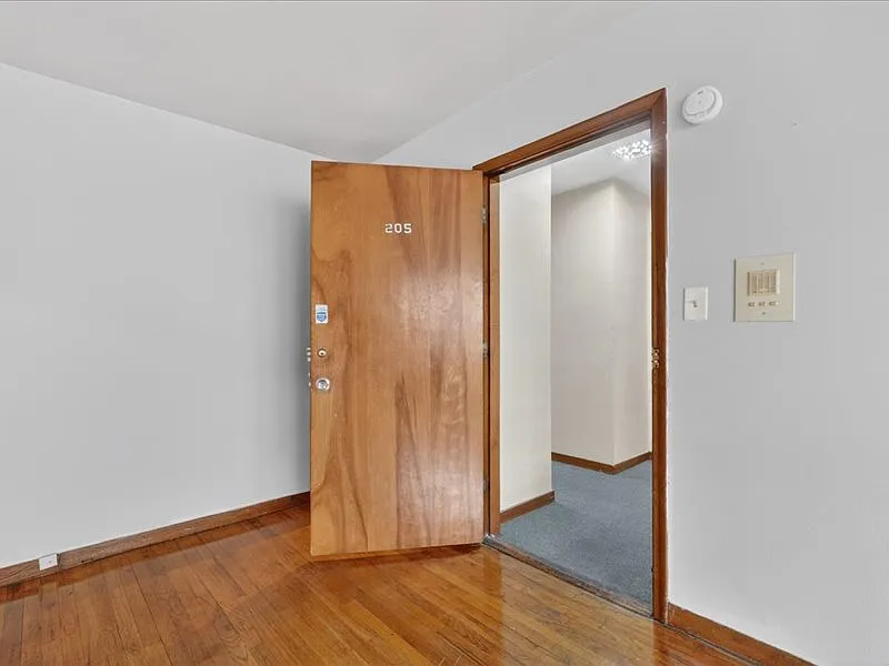 Building Photo - 810 Whitmore Dr #205