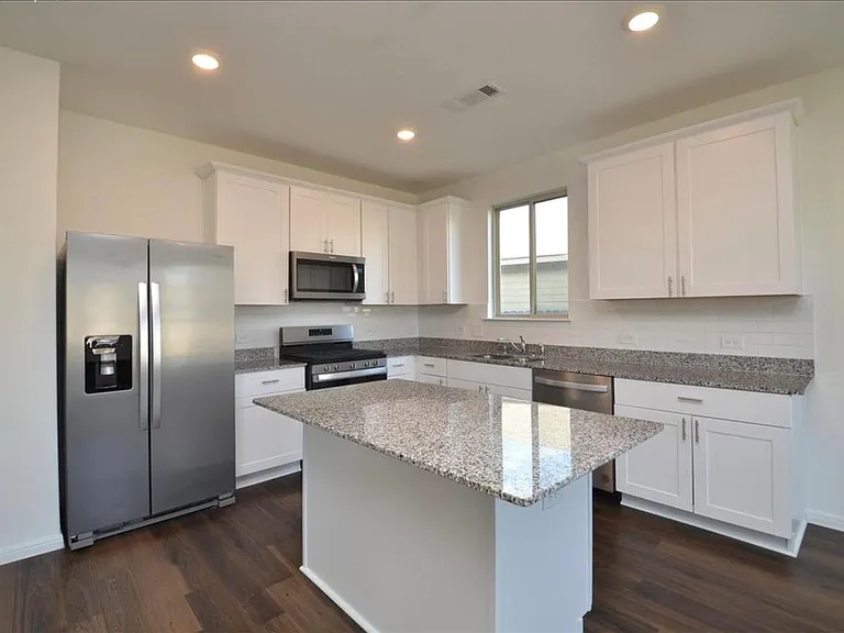 16439 Big Hickory Dr — Photo 7