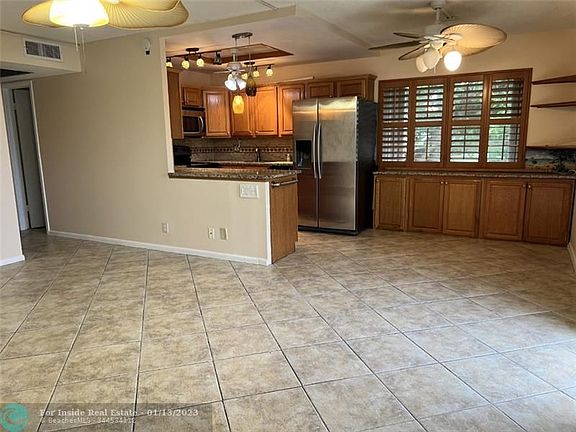 3rd image of 3100 Newport S #3100