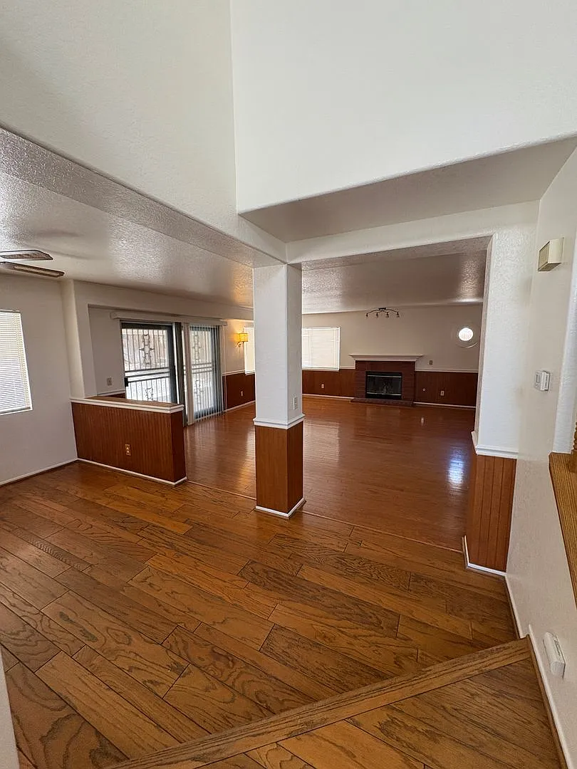 5 Bedroom, 2 Story,Spacious Victorville Home! Near Mall! — Photo 3