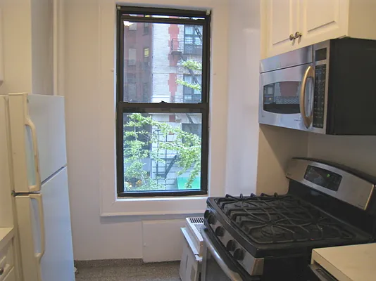 Rented by Metropolitan Equities | media 9