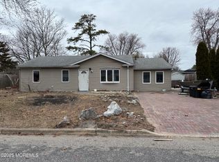 305 4th St, Waretown, NJ 08758