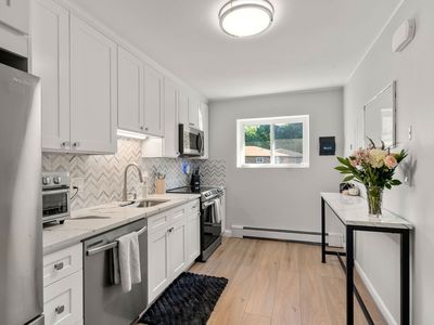 23 Westgate Rd APT 6, Chestnut Hill, MA, 02467