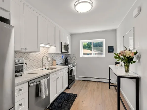 23 Westgate Rd APT 6, Chestnut Hill, MA 02467