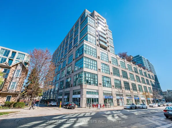 250 Manitoba St #838, Toronto, ON M8Y 4G8