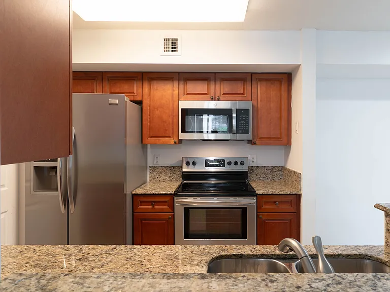 875 Riverside Dr #715-1 — Photo 9