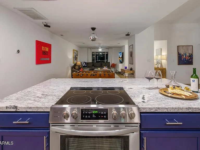 4526 E Paradise Ln — Photo 12