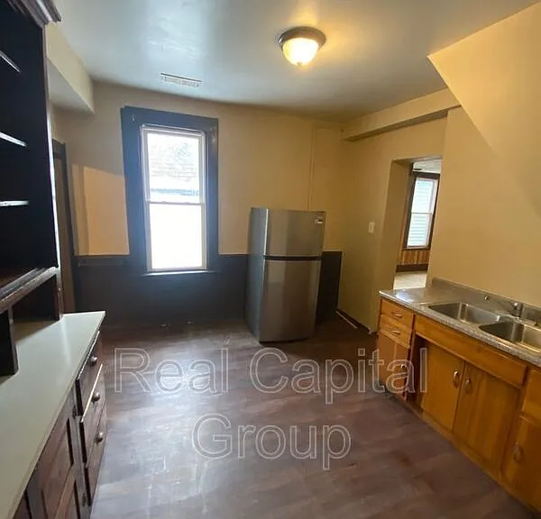 156 James St — Photo 10