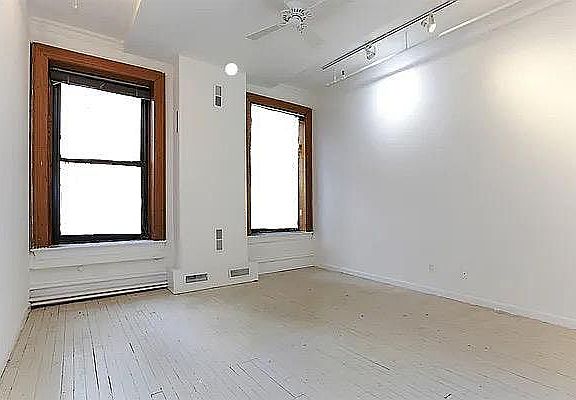 5th image of 35 E 20th St APT 3B