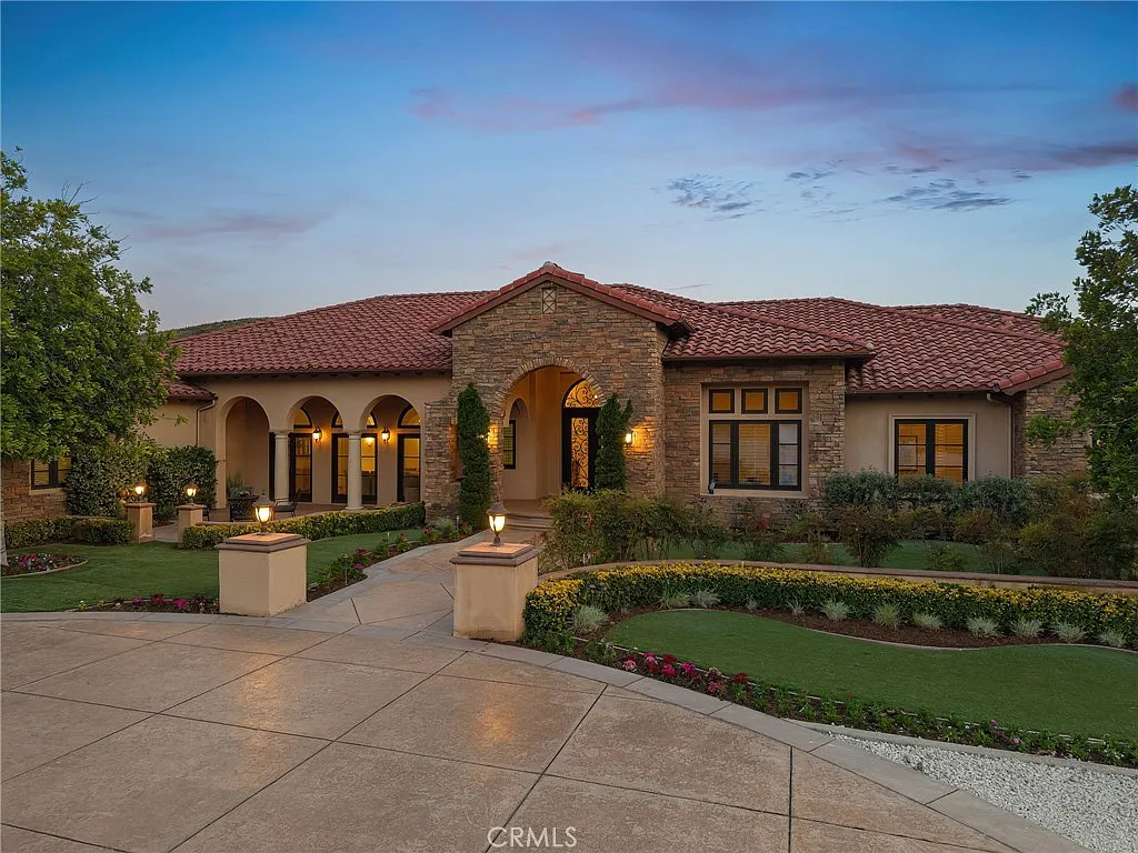 5 bed, 4.5 bath, 5862 sqft, $15,000 — Photo 1
