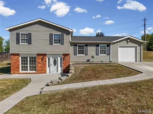 4301 Barth Dr, Saint Louis, MO 63125