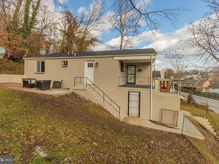 22 Chamber Ave — Photo 22