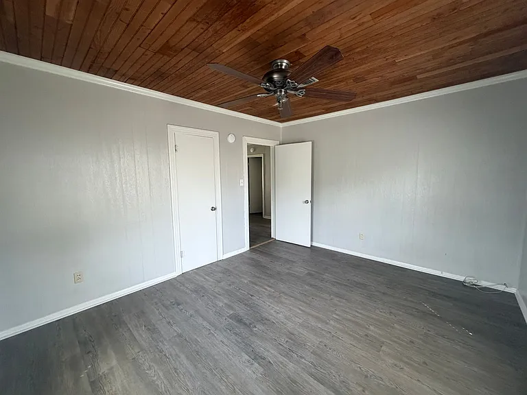 1207 Robert St — Photo 7