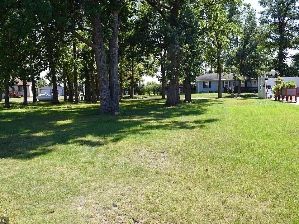 2nd image of 611 Cherry Rd