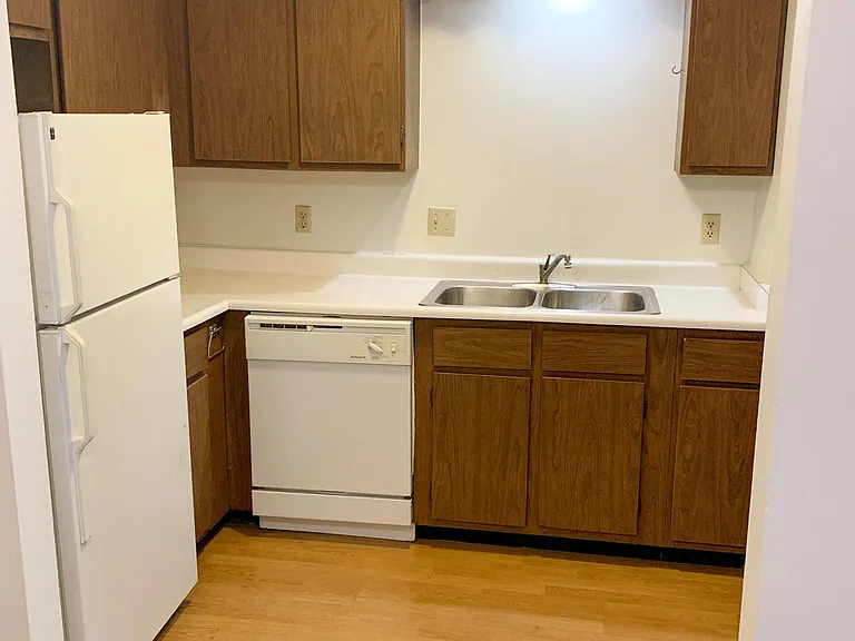1132 E Johnson St — Photo 17