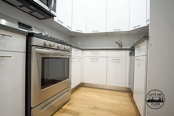 Rented by Lofts and Flats LLC | media 21