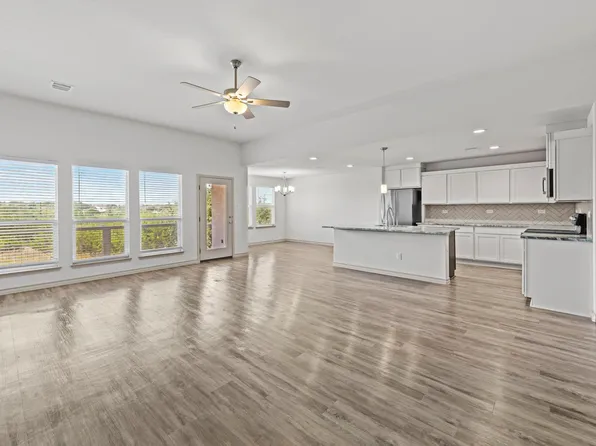 108 W Eli Chandler St, Blanco, TX 78606