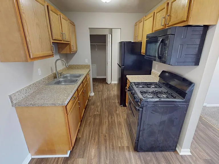 Hidden Pines Apartments — Photo 2