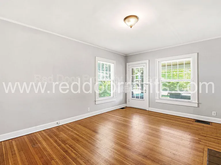 4704 N College Ave — Photo 10