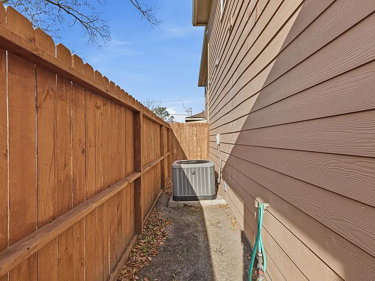2906 Anita #B — Photo 9
