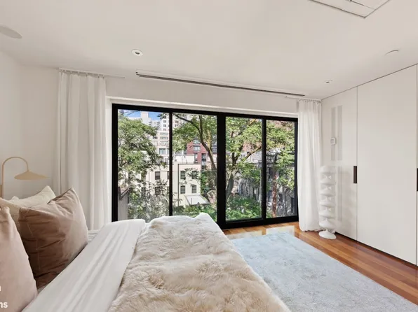 251 East 61st Street image 18 of 35