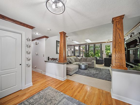 4th image of 34089 Mill Creek Dr