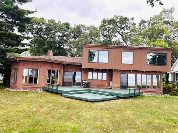 89 Bay Shore Dr, Bay City, MI 48706