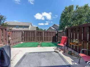 4721 Larkspur Cir, Lawrence, KS 66047