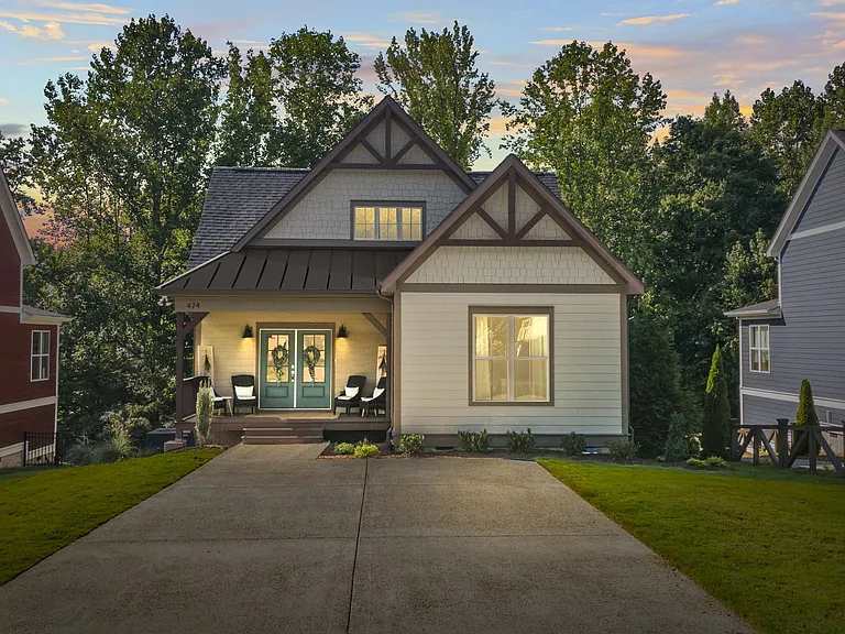 474 Evans Dr — Photo 3