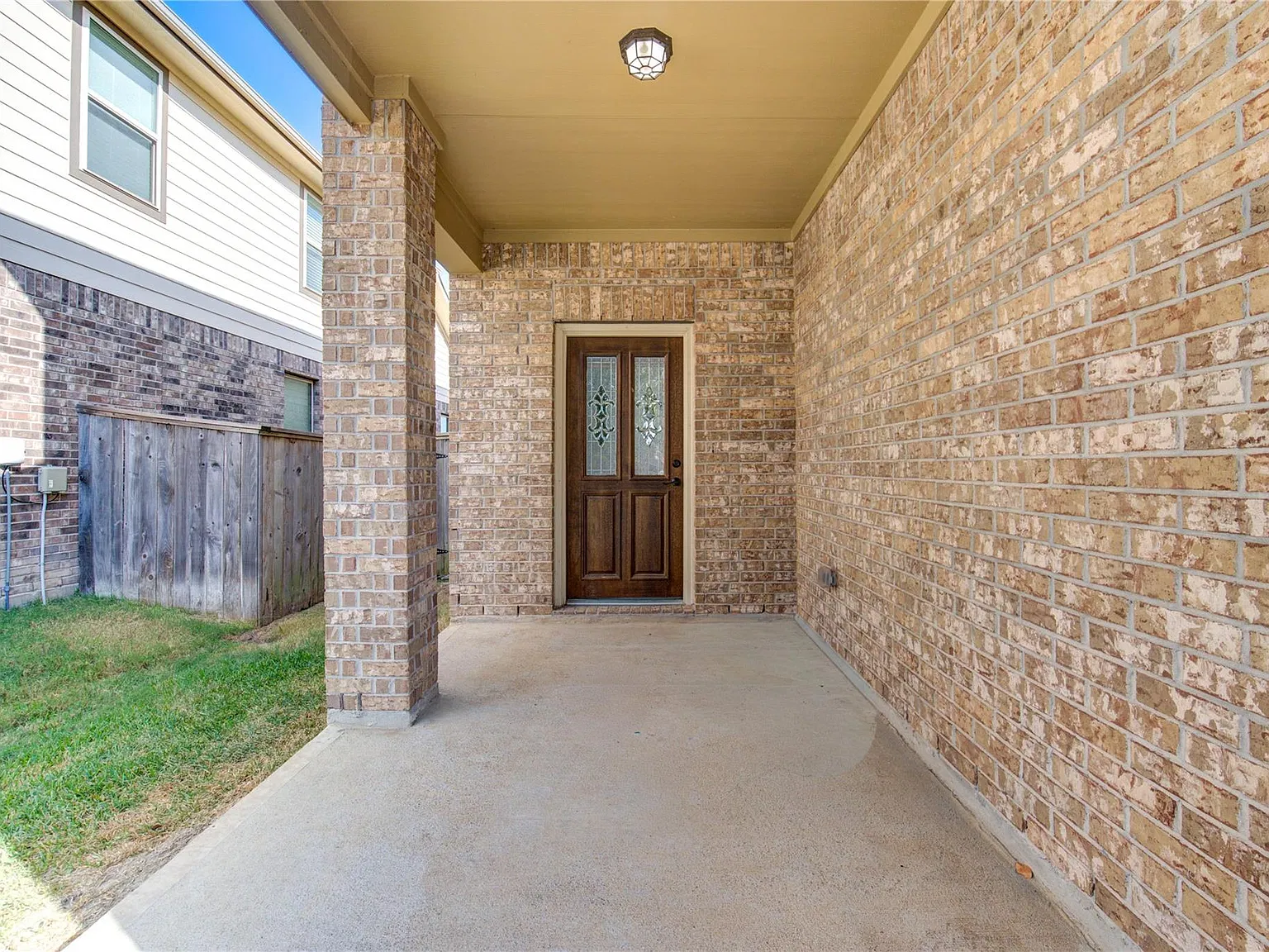 4 bed, 3.0 bath, 2442 sqft, $2,550 — Photo 2