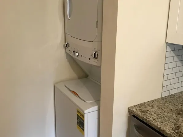 222 E Montgomery Ave APT 305, Ardmore, PA 19003