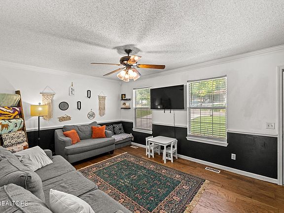 5th image of 334 N Washington Ave