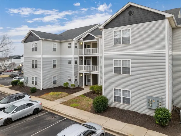 182 University Village Dr APT E, Central, SC 29630